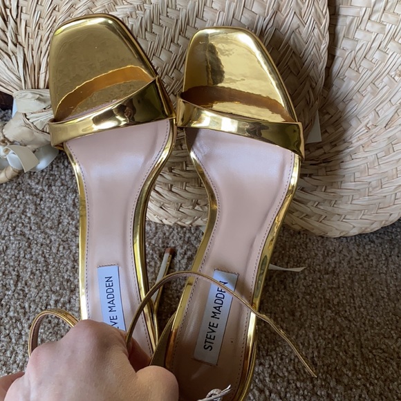 “Gold bar” Steve Madden heels - Picture 5 of 5